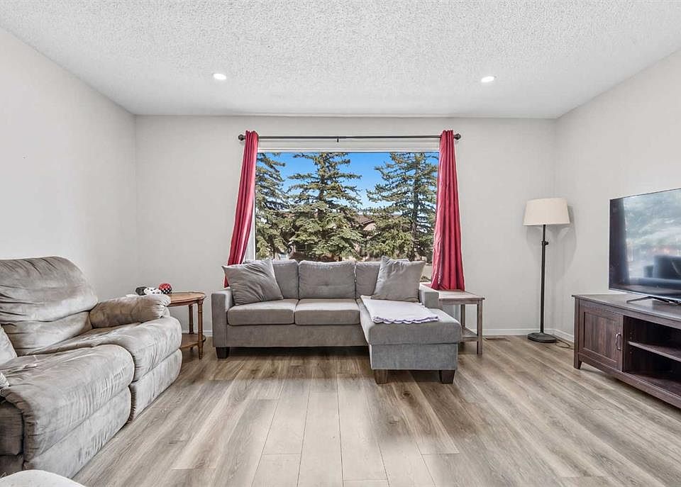 1st image of 84 E Falconridge Pl NE