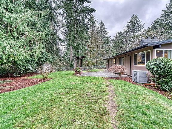 3rd image of 10508 Fawn Dr NW