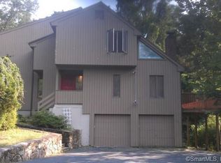 28 Punch Bowl Dr, Westport, CT 06880
