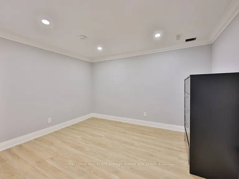 1638 Ruscombe Close — Photo 31