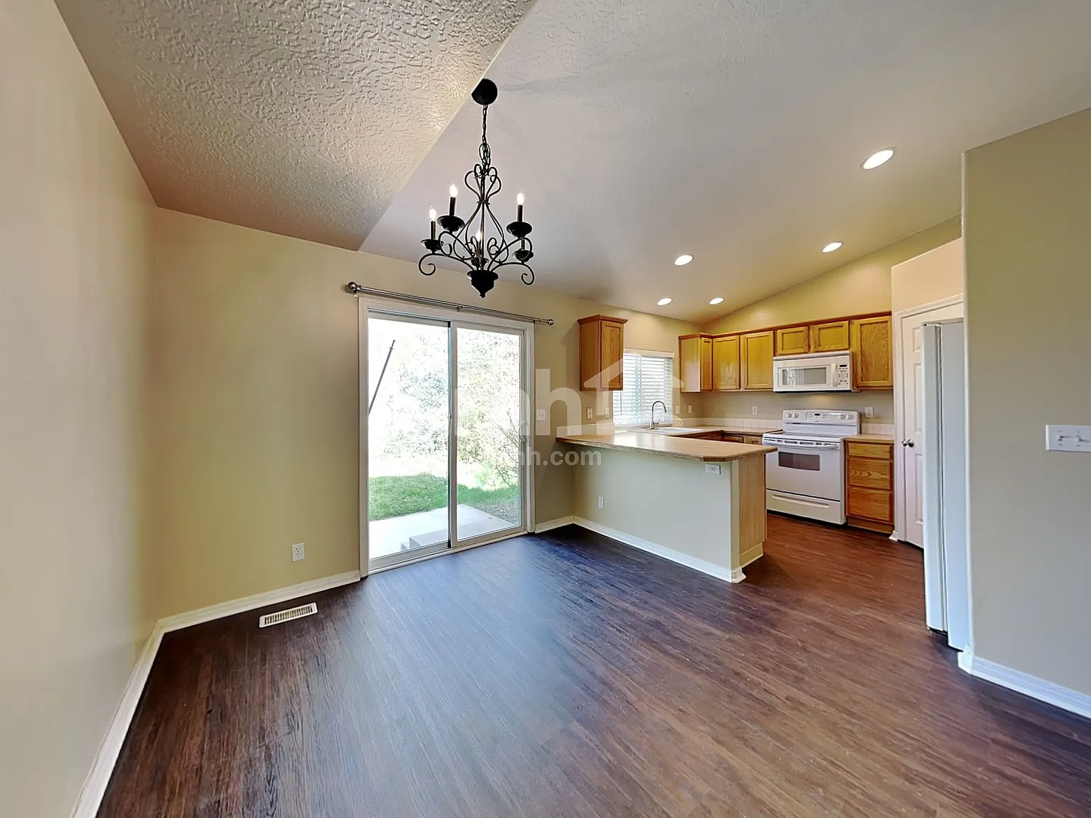4 bed, 2.5 bath, 1546 sqft, $2,595 — Photo 4