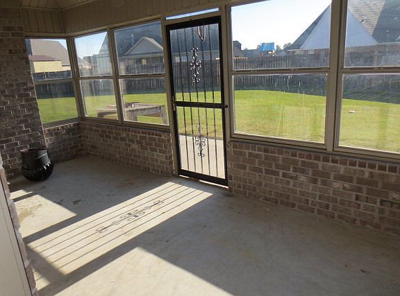4th image of 813 Vista Cv