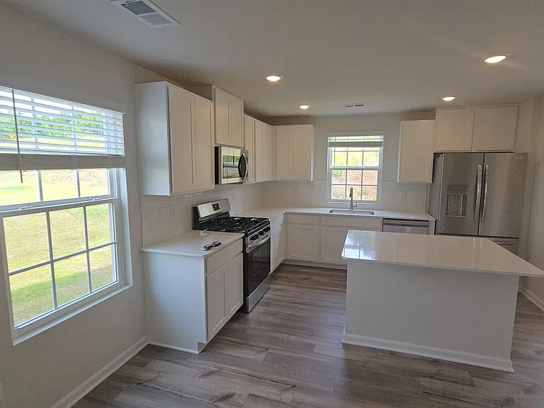 121 Tango Dr — Photo 6