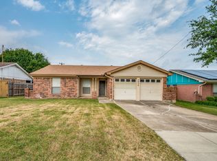 2634 Parkside Dr, Grand Prairie, TX 75052