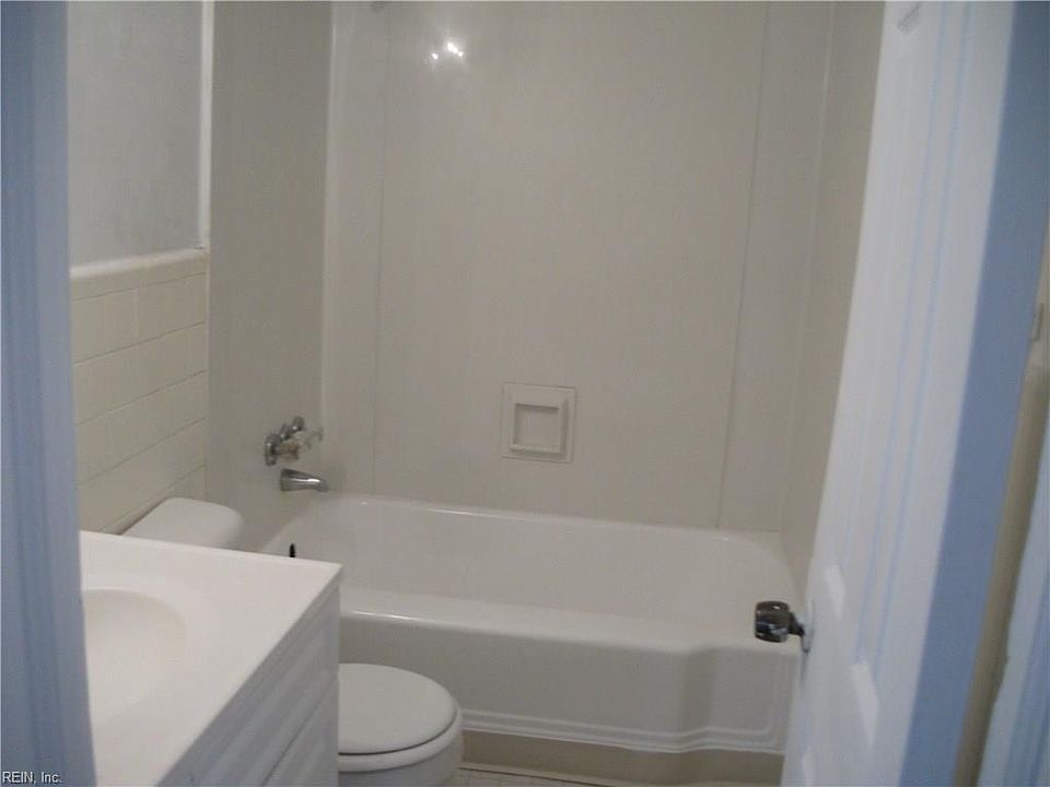 2nd image of 1423 W Ocean View Ave APT 1