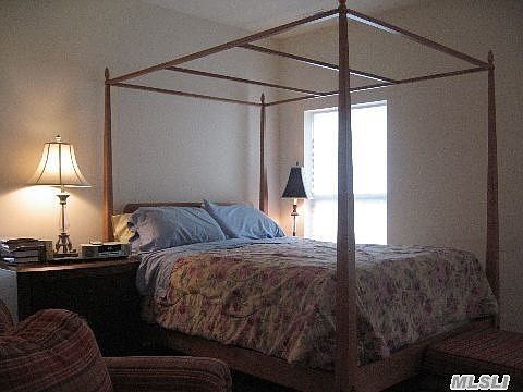 5th image of 114 Brattle Cir