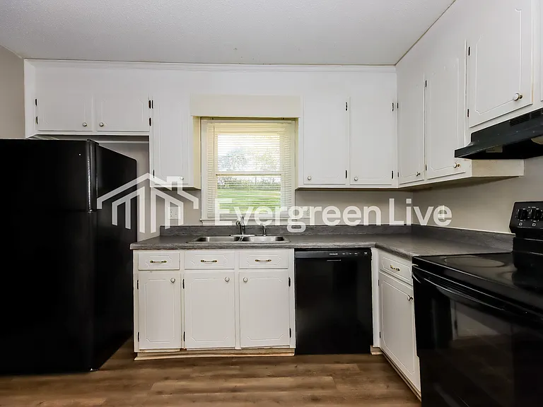 2511 Cliffside Dr — Photo 4