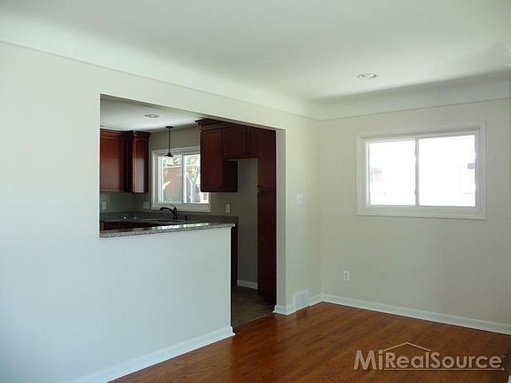5th image of 22736 Playview St