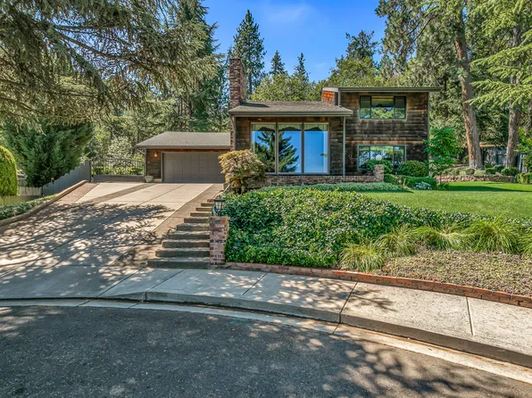 70 Beekman Sq, Jacksonville, OR 97530