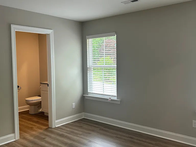 302 Warrenfells St #B — Photo 10