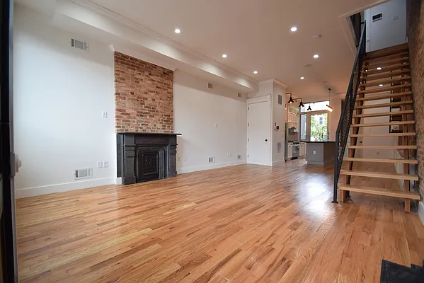 Rented by Urban Realty NYC | media 10