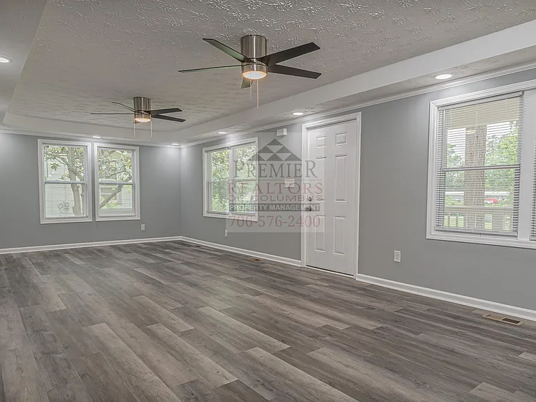 5724 Sanford Ave — Photo 6