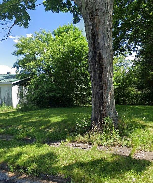 2nd image of 330 Eagle St