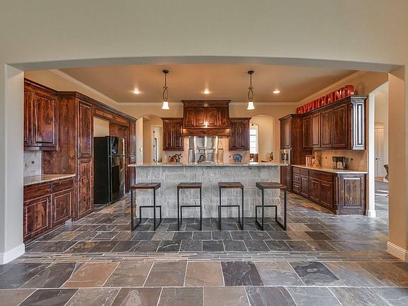 3rd image of 105 S Spanish Plum Ct