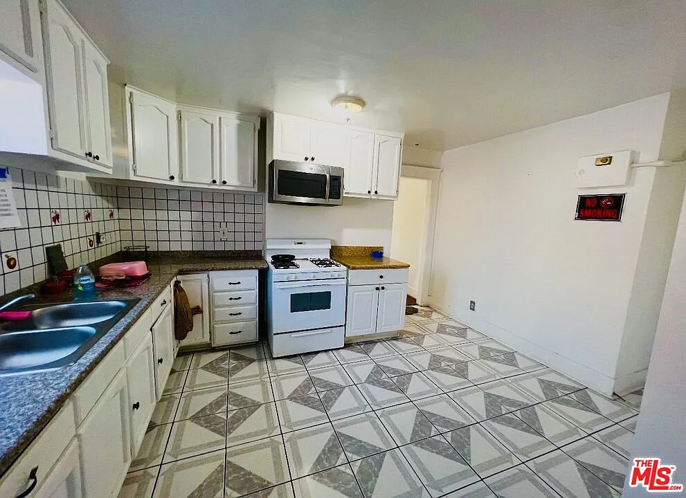 6 bed, 2.5 bath, 1280 sqft, $5,495 — Photo 2