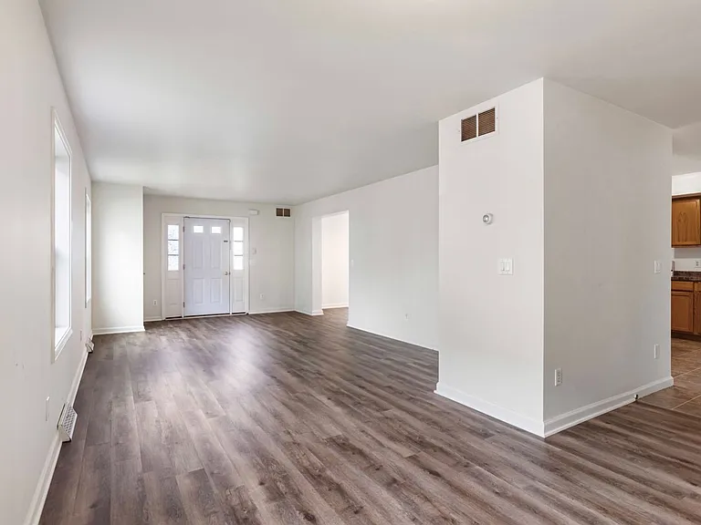 354 W Main St — Photo 4