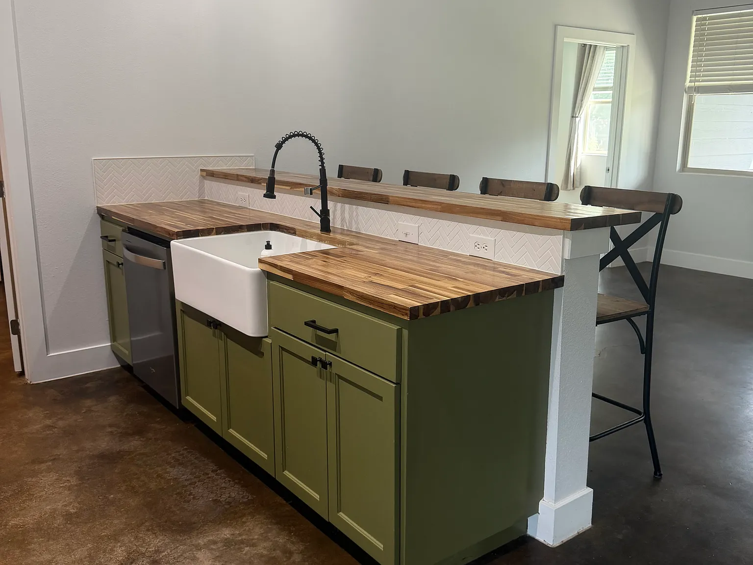 3 bed, 1430 sqft, $2,300 — Photo 3