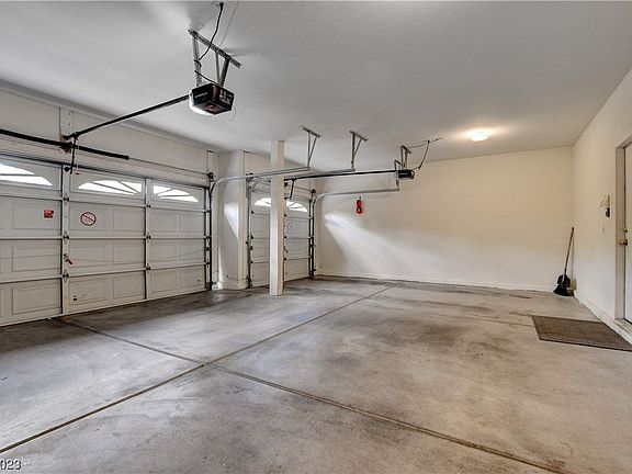4th image of 10585 Adamsong Ave