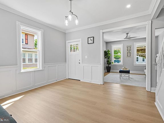 5th image of 702 Chestnut St