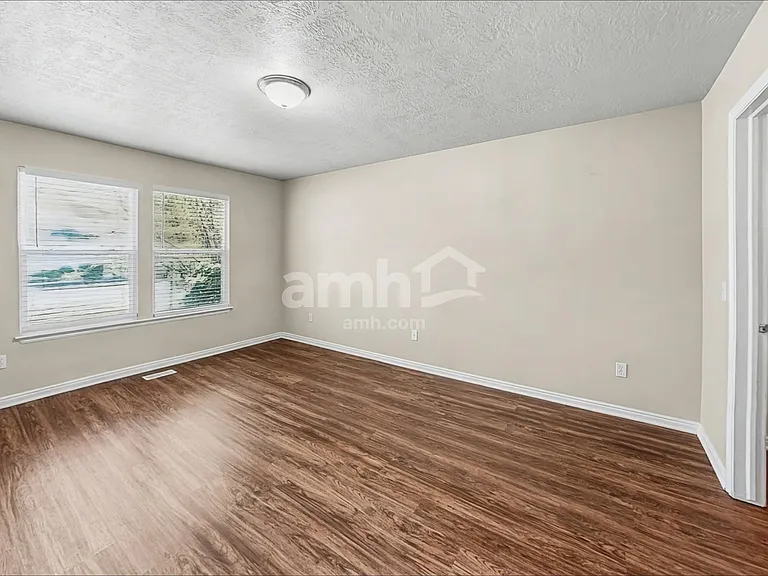 7128 N Kiowa Pkwy — Photo 8