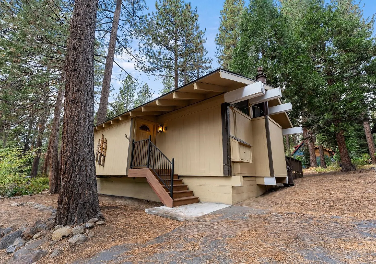 Ski Lease: Gas Fireplace, Pet Friendly, Downtown Kings Beach — Photo 3