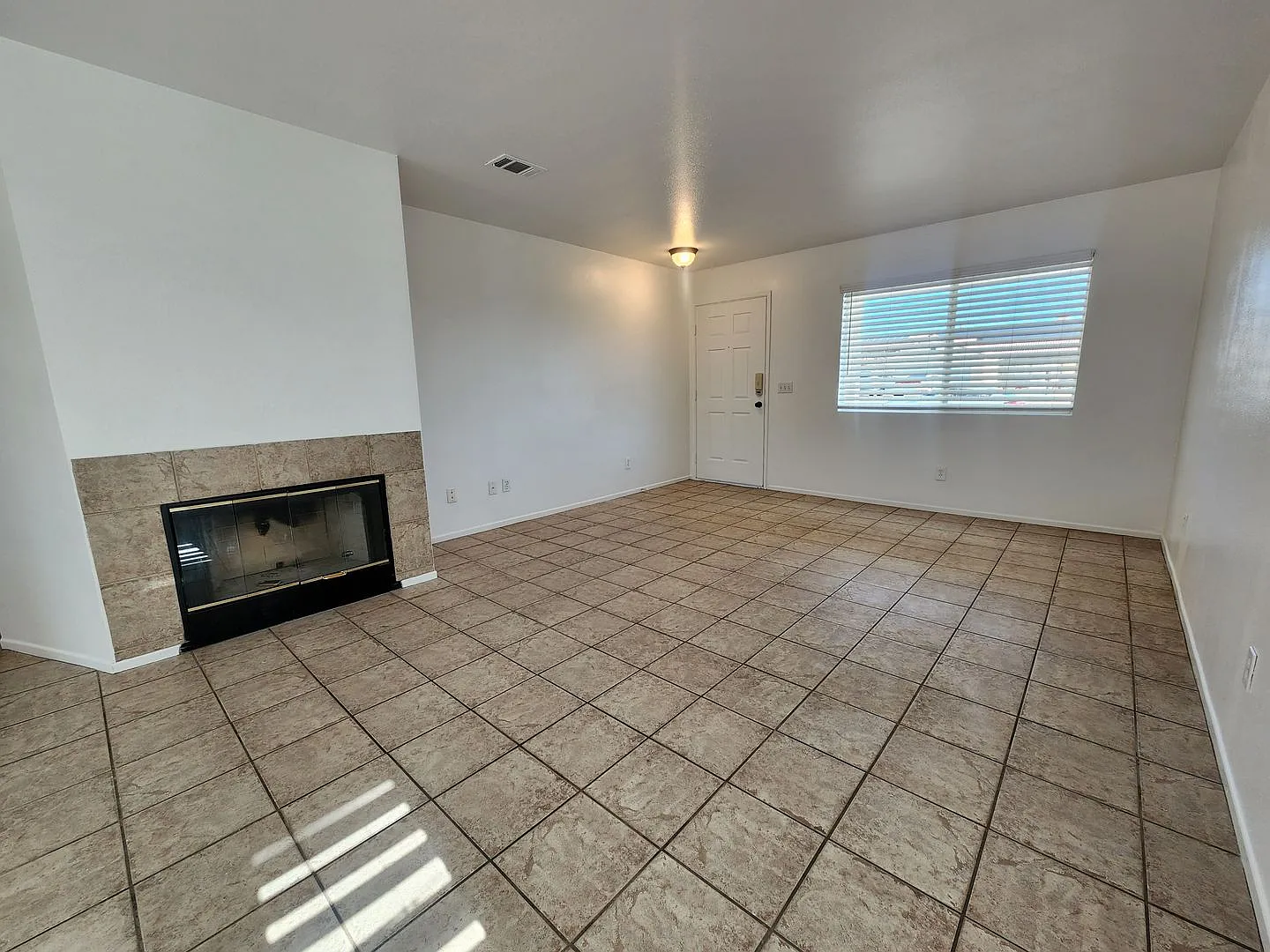 Three Bedroom in Desert Vista Community — Photo 3