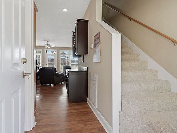 5th image of 655 Sandy Run Dr