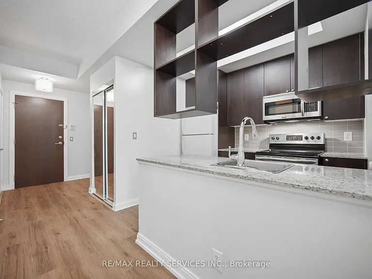 151 Village Green Sq #206 — Photo 8