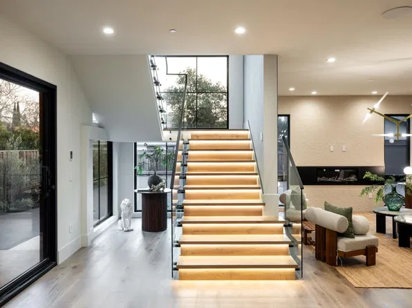 1866 Valparaiso Ave, Menlo Park, CA 94025