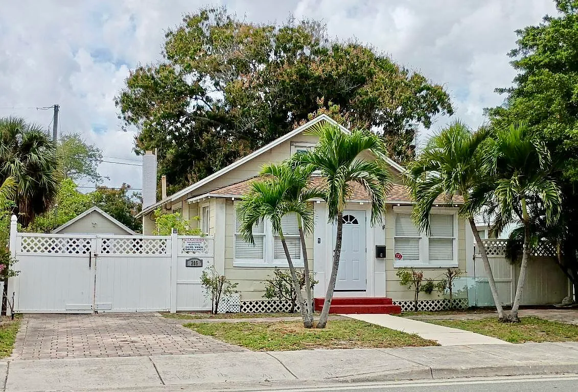 3 bed, 2.0 bath, 1600 sqft, $2,850 — Photo 1