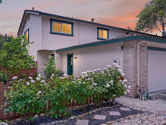 4th image of 584 Mission Pl