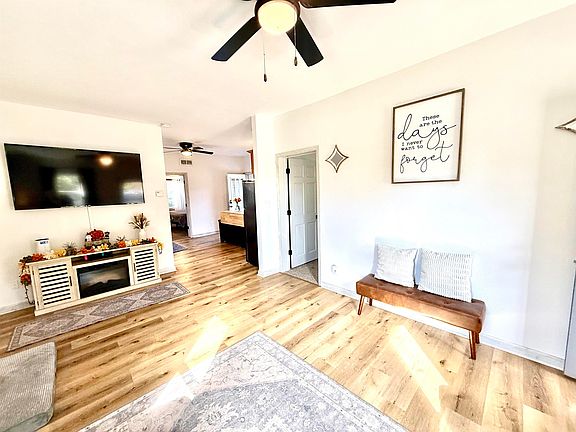4th image of 210 Harrison St