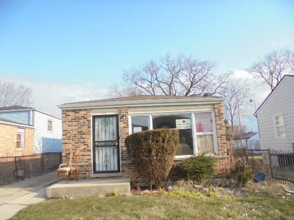 175 W 155th St, Harvey, IL 60426