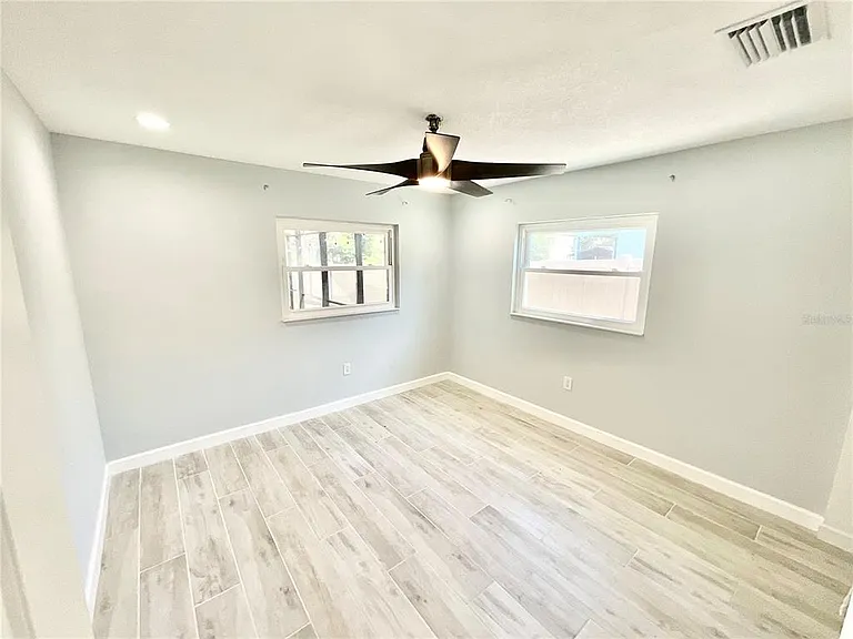 1545 Indiana Ave — Photo 18
