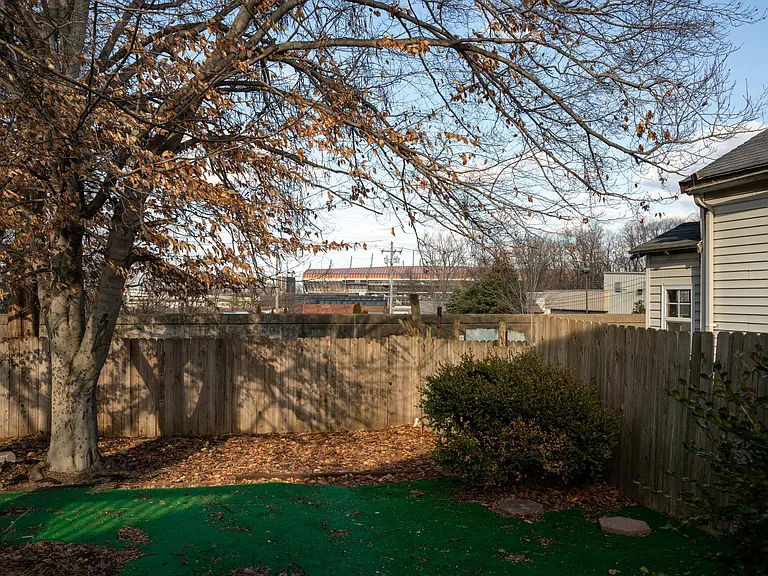 919 Franklin St — Photo 34