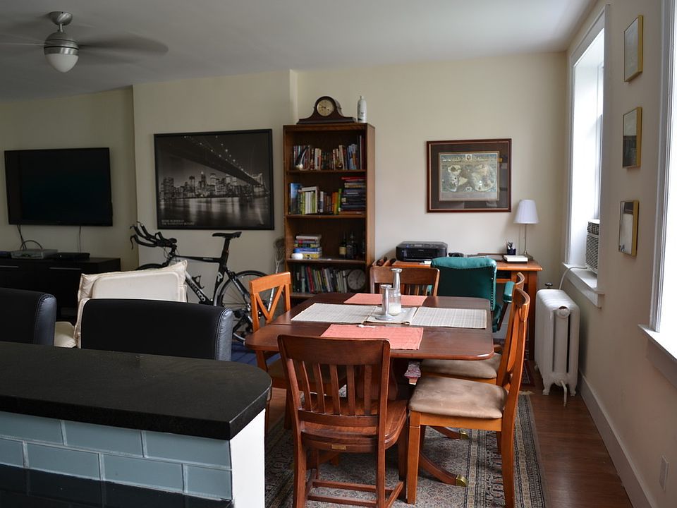2nd image of 127 Hicks St APT 3