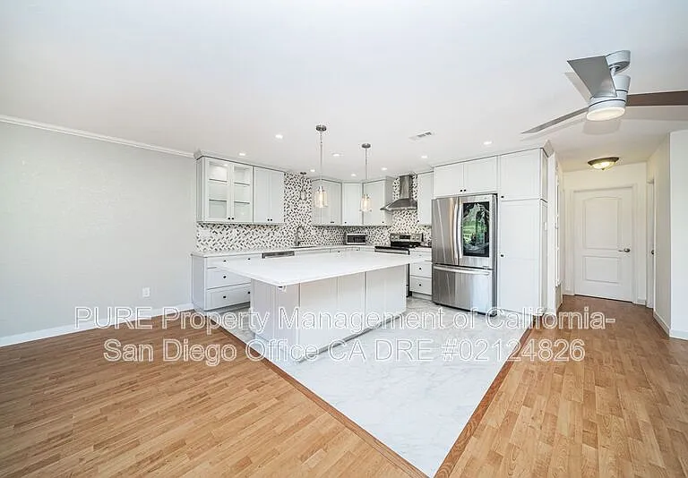 7525 Jerez Ct #H — Photo 4