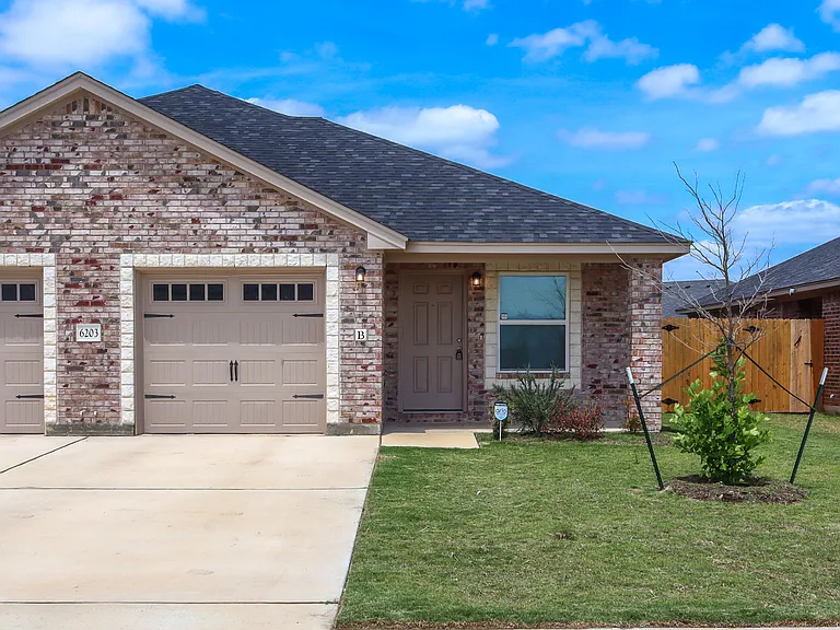 6203 Twistleaf Ln #B — Photo 1