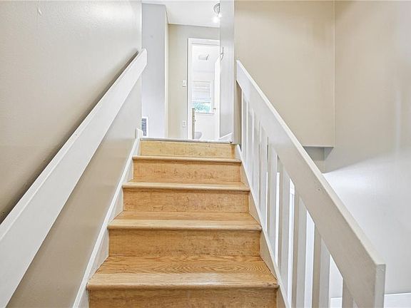 3rd image of 17 Clara Ln