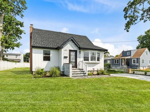 225 Abbington, Copiague, NY 11726