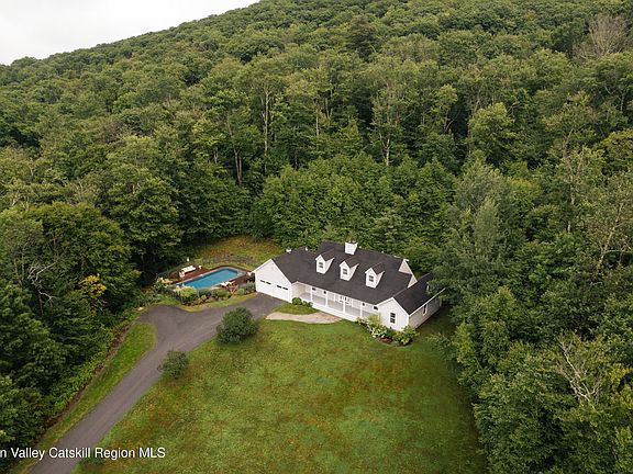 2nd image of 42 Shepherd Hill Circle