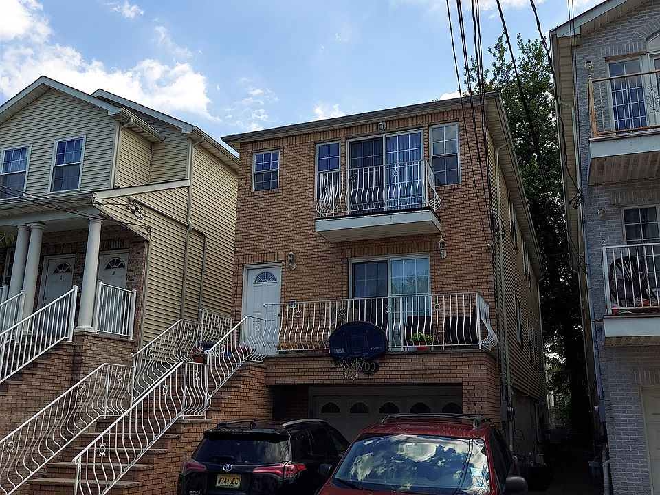 2nd image of 100 W 44th St #2