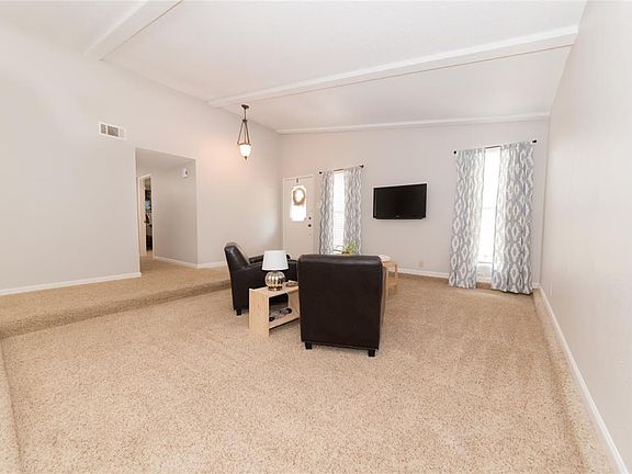 5th image of 3212 Castle Dr