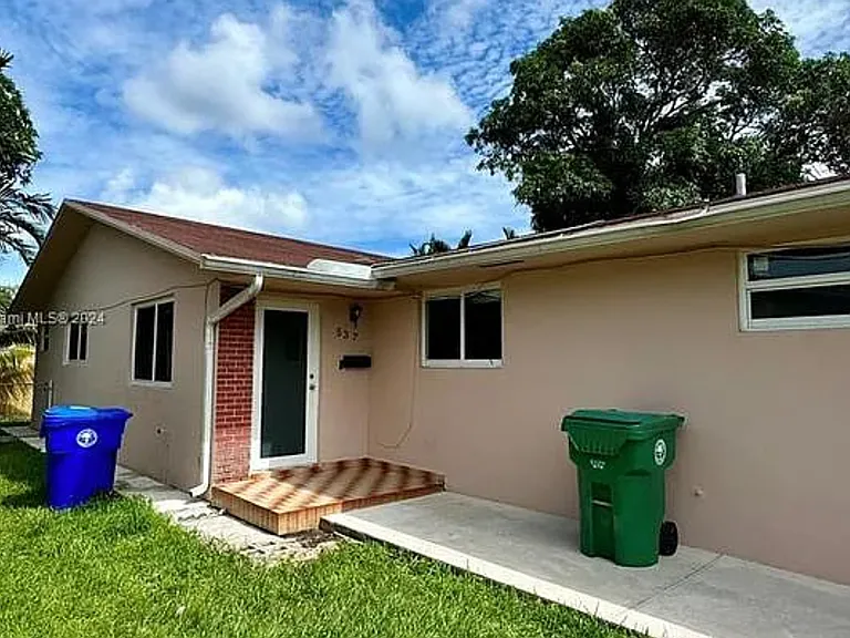 537 NW 44th Ave — Photo 1