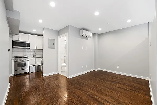 Rented by REAL New York | media 17