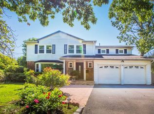 68 Nottingham Ct, New Hyde Park, NY 11040