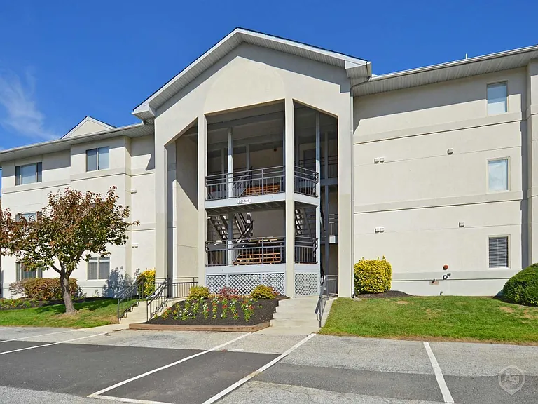 Valley Stream Village Apartments — Photo 10