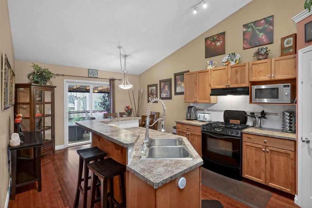 Apartment in Chestermere - View 3