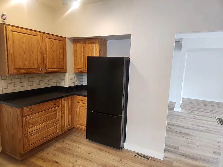 303 N Green St — Photo 6