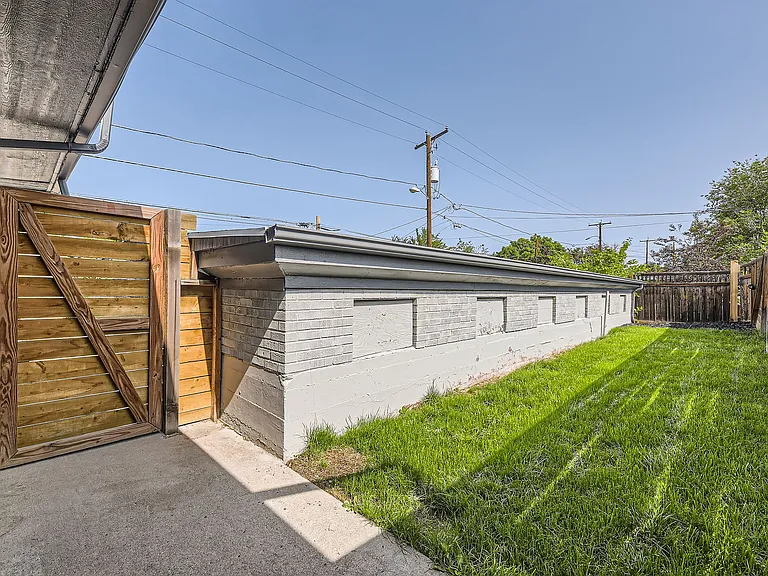 3221 E 33rd Ave — Photo 10
